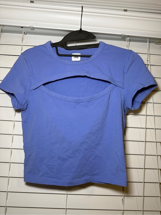 Aritzia Tops - Aritzia Tna Periwinkle Short Sleeve Cutout Crop Top